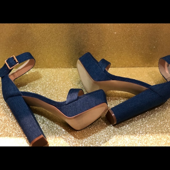 Banging blue jean heels - Picture 2 of 3